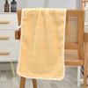 Atacado de fábrica toalha de coral fleece com listras de doce macia e leve toalha quadrada simples toalha de rosto absorvente durável com listras verticais