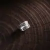Anel de Escritura Buda Estilo Vintage Desgastado para Mulheres, Novo Design de Nicho, Versátil e Exquisito, Anel Aberto Ajustável