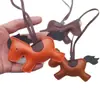 Nuevo Colgante Minimalista de Pony para Dinero Encanto para Bolso de Piel Sintética Accesorio de Pony Versátil de Gama Alta Adorno para Colgar en el Coche
