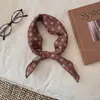Pañuelo Cuadrado Flor de Iris Marrón Maillard para Mujer 2026 Nuevo Retro Versátil Pañuelo de Seda de Alta Gama Color Café Accesorio para el Cuello