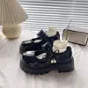 Zapatos de cuero para niñas 2026 nuevo modelo de verano zapatos de cuero para niños, zapatos infantiles de velcro antideslizantes, zapatos de suela fina estilo coreano para primavera y otoño