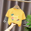 Camiseta de Manga Longa para Meninas, Estilosa para Primavera e Outono, Moderna, Color-Blocked, Algodão Puro, Estampa de Desenho Animado, Falso Duas Peças, Top com Gola Redonda para Crianças Maiores