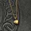 Collar Colgante Mini Espada Cruz Corazón de Melocotón Plateado Tailandés Punk Chapado en Oro de 22K Cadena para Suéter de Otoño e Invierno de Gama Alta Ins