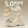 Zuecos de Mujer Estilo Nuevo para Verano 2026, Sandalias de Playa Antideslizantes, Pantuflas de Eva de Suela Gruesa que Aumentan la Altura, de Punta Cerrada