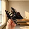 Pinza para el pelo de cuadros vintage estilo coreano con un toque sofisticado, pinza de triángulo de tela, pasador de alta gama con forma de concha, pinza de tiburón para mujer