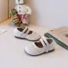 Sapatos de Couro para Meninas Sapatos de Princesa Infantis Novo Estilo Outono 2025 Sapatos Baixos para Menininhas Sola Macia Primavera e Outono Sapatilhas Mary Jane para Bebês