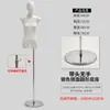 Modelo femenino de cuerpo plano de estilo coreano, ventana, mesa de muñeca falsa, medio cuerpo, pecho plano, tienda de ropa, modelo, accesorios, expositor, ropa de mujer