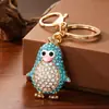 Design único fofo pingente de chaveiro de pinguim com strass para carro, um pequeno presente para namorada ou melhor amiga