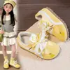 Zapatos para Niñas Primavera y Otoño 2026 Estilo Nuevo Zapatos de Lona Niños Suela Suave Zapatos Deportivos Niños Medianos y Grandes Niñas Estudiantes Zapatos Antideslizantes