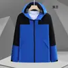 Jaqueta Outdoor Leve com Capuz, Três-Resistente, Color Block, para Homens e Mulheres, Versátil e Confortável, Pode Ser Personalizada com Logo