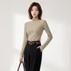Camiseta Básica Feminina de Outono Cor Sólida Slim Fit com Gola Meio Alta e Mangas Longas, Top Simples para Usar por Baixo no Dia a Dia