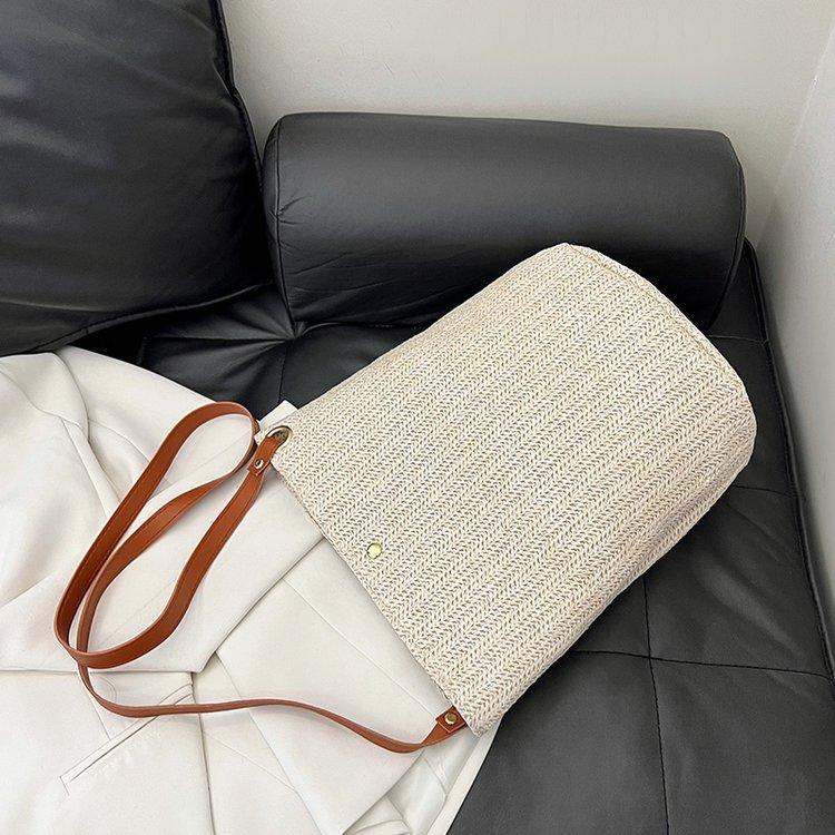 编织包女包新款潮2024夏草编简约百搭小清新水桶包个性单肩斜