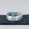 Anillo Abierto Sólido con Escritura del Mantra de Seis Palabras del Tíbet y Patrón de Nubes Estilo Chino en la Pared Interior, Directamente del Fabricante