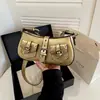 Bolso de Motocicleta de Cuero Patentado de Alta Gama de Comercio Exterior 2026 Nuevo Bolso de Hombro Único Retro Moda Europea y Americana Bolso Cruzado de Temperamento Moderno para Mujer