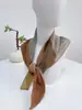 Lenço Pequeno Japonês Simples Versátil Xadrez de Linho Tingido na Cor Elegante Artística 70cm Gola Quadrada Pequena Protetora