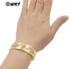 WT-B684 Pulsera Abierta Tallada Personalizada Clásica con Diseño Hueco de Espiga de Trigo Color Liso Versátil Joyería Neutra