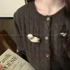 Muuu~ Broche de ovelha de desenho animado super fofo, um design único para mulheres, perfeito para prender em suéteres como um acessório decorativo