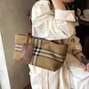 Bolsa tote de gran capacidad, nuevo estilo 2026, moda casual de otoño, diseño a rayas, elegante y con estilo, adecuada para ir al trabajo, alto atractivo estético para mujeres
