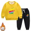 Conjunto de suéter infantil outono e inverno 2023 Estilo ocidental novo grande infantil de veludo acolchoado quente de inverno com mangas compridas