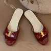 Chanclas casuales de verano de estilo minimalista francés, de una sola tira, punta abierta, color nude, sensación de alta gama, hebilla metálica, estilo socialité