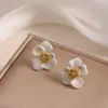 Pendientes de Flor Blanca Mate Simples Elegantes y de Alta Gama Franceses Discos en Espiral para Mosquitos Clip para Oreja Pendientes Perforados para Mujer Pendientes