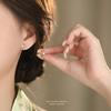 2025 Nuevos Aretes Pequeños de la Suerte S999 de Hoja de Ginkgo Pura para Mujer Huecos Simples de Moda Versátiles Nicho Aretes de Plata Lisa