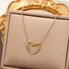 Collar de acero de titanio chapado en oro de lujo ligero y sin decoloración, cadena de clavícula con lazo de moda versátil para mujer, fabricantes