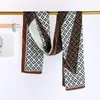 Lenço Quadrado Grande Estampado em Veludo Transfronteiriço, Protetor de Pescoço à Prova de Vento, Lenço com Padrão Espinha de Peixe, Xale Literário de Temperamento para o Dia a Dia Feminino em Estoque