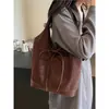 Bolsa Casual Grande Capacidade para o Dia a Dia Feminina 2024 Nova Outono e Inverno Bolsa de Ombro em Camurça Bolsa Tote Portátil