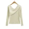 T406-26 Otoño Retro Suave Irregular Cruzado Hombro Descubierto Hombro Inclinado Cuello en V Ajustado Camiseta de Punto Base Capa Base