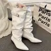 Circunferência Grande do Cano Bico Apontado Novo Estilo Nicho Salto Bloco Cano Alto Pregueado Botas Outono e Inverno Fivela de Cinto Design 2026 Botas Longas Botas de Equitação