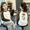 Camiseta de felpa para niñas, raglán, bloques de color, manga larga, Otoño Invierno 2026, estilo nuevo, para niños medianos y grandes, capa base, top casual, moderno