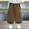 Roupas de Outono para Meninos Calças com Bordado de Letra Outono 2026 Novo Estilo Coreano Cool Bonito Bebê Celebridade da Internet Calças Casuais da Moda Tendência