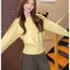 Nuevo Suéter de Punto Amarillo Estilo Coreano Súper Elegante 2025 para Mujer, Otoño e Invierno, Top Base Ajustado Corto