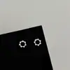[Colección de Pendientes de Diamante Plateado] Casuales, Pequeños, Exquisitos y los Más Fáciles de Combinar Pendientes Dulces y Femeninos Venta al por Mayor
