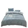 Venta al por mayor de fábrica Juego de cuatro piezas de algodón lavado de color liso Funda de edredón cepillada simple Estilo Ins Sábana de cama Juego de ropa de cama de tres piezas 3