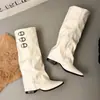 Botas da Moda Versáteis Estilo Britânico Salto Grosso Retrô Femininas 2026 Novidades de Outono Tamanho Grande Combinar com Saias Bico Fino Botas da Moda Femininas