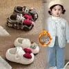 Zapatos Peludos de Moda para Niñas con Algodón Adicional para Calidez Zapatos de Algodón 2026 Otoño/Invierno Nuevas Llegadas Zapatos de Princesa con Moño para Bebé Venta al por Mayor