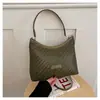 Bolso de verano para mujer, nuevo estilo transfronterizo, dulce y elegante, con patrón tejido en relieve, versátil para el trabajo, se puede usar como bolso de hombro, bolso cruzado o bolso de mano