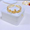 Pulsera de Aleación de Cobre Oro Arena con Baño de Oro Grueso, Retención de Color Duradera, Método Clásico Antiguo, Estilo Popular de Moda, con Flores a Ambos Lados
