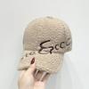 Otoño e invierno nuevo gorra de béisbol con bordado de letras de lana de cordero para niños, cálida para exteriores, moda, versátil, casual