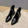 Super macias de pele de ovelha~ Botas Chelsea de bico fino para mulheres, salto grosso, detalhe de rebite, efeito emagrecedor, adequadas para primavera e outono, Botas de tornozelo estilo europeu e americano