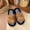 Zapatos Casuales de Dibujos Animados Pantuflas Peludas Lazo Nuevo Estilo Oso Pequeño Otoño/Invierno 2026 Mierda Sandalias Planas Paso Lindo