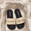Pantuflas de Verano para Mujer Estilo Francés Inspiradas en Chanel para Uso en Exteriores, Modelo Nuevo al por Mayor, Sandalias Planas de Playa Modernas con Pedrería