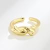 Design de nicho ins Style Knot Open Shaped Ring Feminino Lucky Knot Europeu e Americano 18K Gold Hollow Creative Finger Ring