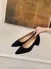 Aumento de Altura Interna de 5 cm~ Elegancia de Noche Estilo Francés Zapatos de Punta Fina de Boca Baja para Mujer, Nuevos Zapatos Casuales de Terciopelo para Commuter de Primavera y Otoño con Tacón Kitten