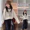 Camiseta de manga larga de moda para niñas, nueva colección primavera/otoño 2026, elegante camiseta interior blanca para niños, adecuada para usar en capas