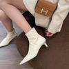 Botas Curtas de Bico Fino Patchwork Retrô Novas de Outono e Inverno 2025 Botas Slim Elásticas de Salto Baixo de Couro Macio Novo de Outono para Mulher