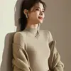 Suéter de Tricô Feminino Gola Alta Meia para Outono e Inverno 2026, Estilo Minimalista de Luxo Leve, Peça Básica de Camada Ajustada ao Corpo