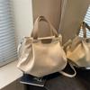 Bolsa de Mão para Comércio Exterior 2024 Nova Tendência Lona Moda Contraste Ombro Transversal Bolsa Tote Plissada Cor Sólida Bolsas
